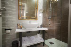 Family Suite room in SuperB Luxury Suites