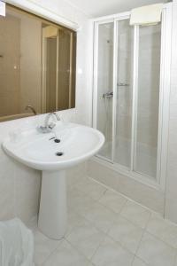 Twin Room with Balcony room in Hotel Le Cairn