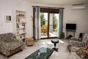 Modern villa near the sea