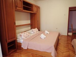 Apartments in Starigrad-Paklenica 33853