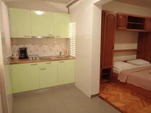 Apartments in Starigrad-Paklenica 33853