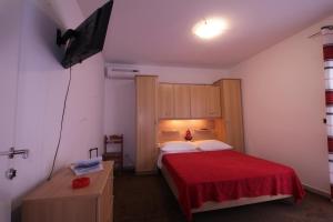 Apartments Meira br4