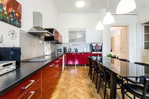 BERTA - 4 Bedrooms, 3 Baths