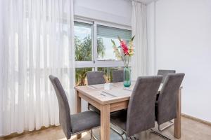 WintowinRentals Best Location, Beach, Pool & Parking