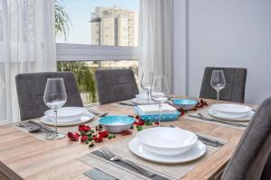 WintowinRentals Best Location, Beach, Pool & Parking