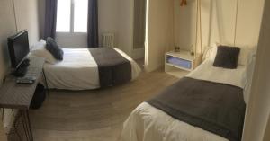 Hotels Les Chiens du Guet : Chambre Double avec Toilettes Communes