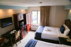 Queen Room with Two Queen Beds room in Destiny Palms Hotel Maingate West