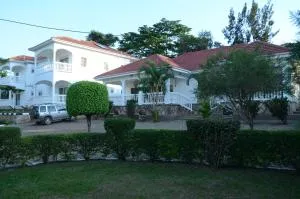 Muyenga Luxury Vacation Home - Bugolobi