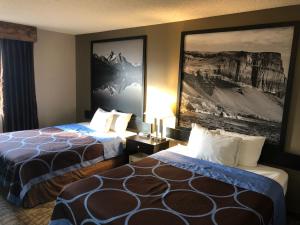 Queen Room with Two Queen Beds - Non-Smoking room in Super 8 by Wyndham Boise