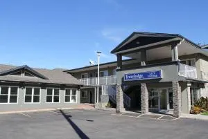Travelodge by Wyndham Kamloops - Камлупс