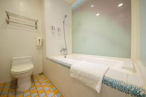 Phòng Giường Đôi Có Ban Công (Double Room with Balcony)