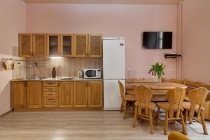 FRIENDS HOUSE on SQUARE RYNOK