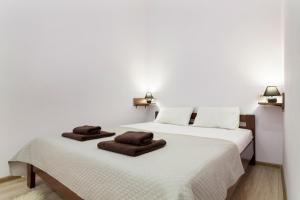 FRIENDS HOUSE on SQUARE RYNOK