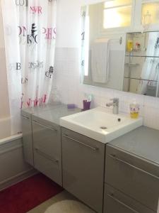 Appartements LES GRANDS CEDRES C1 7 Avenue de Fabron : photos des chambres