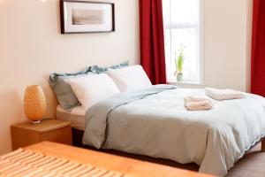 Stylish Town Centre Apartment Close to Beach and Shops