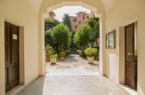 Caracciolo Vatican Home