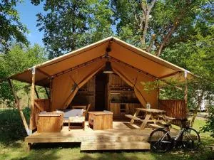 Camping Bois de St Hilaire - Maillé Camping Bois de St Hilaire - Maillé