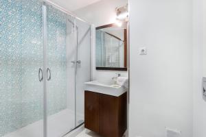 Pink Apartment - Spacious Apartment with Pool