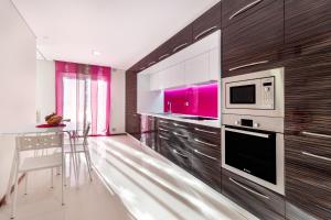 Pink Apartment - Spacious Apartment with Pool