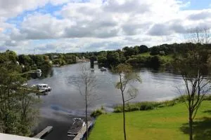 Lakeside Studio 2 Loft Apartment - Killyhevlin