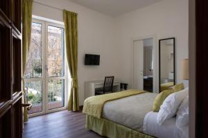Double Room with Private Bathroom room in L'Insolita Reggia