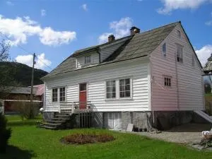 普雷斯瑟斯戈尔德度假屋 - Sunde