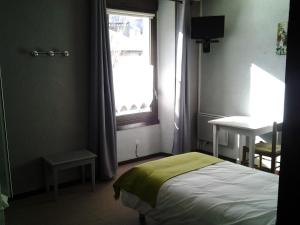 Hotels Hotel La Gare : Chambre Simple avec Toilettes Communes