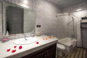Bab Chorfa Triple Room room in Riad Hala