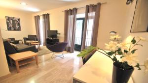 Two-Bedroom Apartment (4 Adults) room in Apartamentos Living Sevilla Centro Maestranza