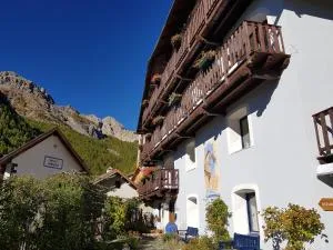 La Girandole Chambre d'hôtes et Location d'appartement - 埃格里尔