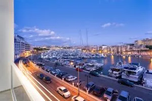 Luxury 3BR Apartment with Marina Views - 埃尔哥茨拉