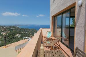 2 bedroom apartment in Begur center. Sea views terrace and pool Ref:H09