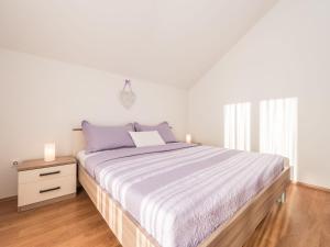 Apartment in Vrsi near the Sea