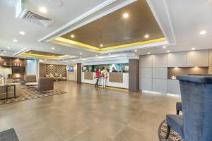 City apartment at College St