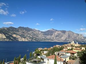 King Room with Lake View room in Villa Emma Malcesine