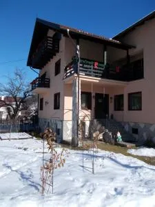 Apartament Laura - 西蒙