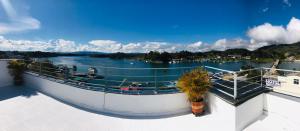 Aptos vista al Embalse, frente al lago, Restaurantes, Bares