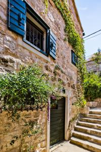 Central Cosy Stone House