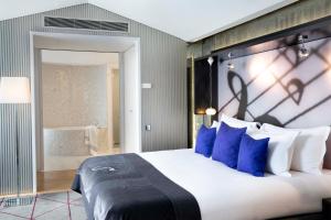 Hotels Hotel De Sers Champs Elysees Paris : photos des chambres