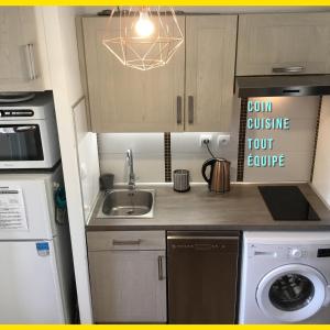 STUDIO PORT D’HYÈRES VUE MER ET ÎLES DE PORQUEROLLES ET PORT-CROS