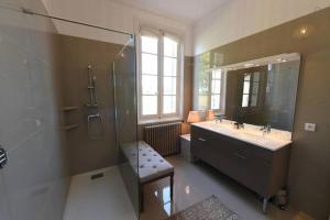 Maisons de vacances Belle maison bourgeoise de charme dans un domaine viticole : photos des chambres