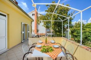 Katarina Vintage House