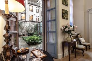 Milano Antica Apartment with Outdoor in the Heart of Milan city centre, 4 Bedrooms