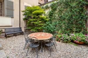 Milano Antica Apartment with Outdoor in the Heart of Milan city centre, 4 Bedrooms