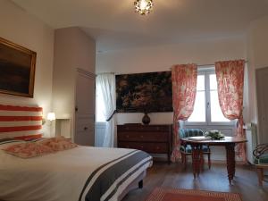 B&B / Chambres d'hotes Chateau de Salvert - Appartement & Chambre d'Hotes : photos des chambres