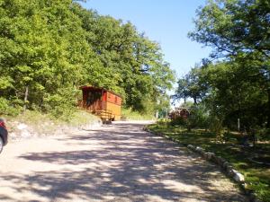 B&B / Chambres d'hotes Les Roziers - Roulotte : photos des chambres