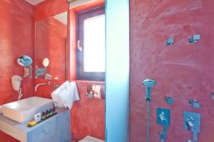 Master Suite with Outdoor Hot Tub (Forms of Light)
