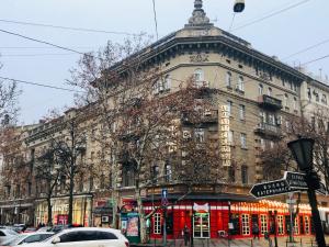 2 Bedroom on Deribasovskaya Str.