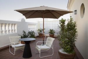 Double Room with Terrace - Annex room in Petit Palace Triball