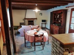 Maisons de vacances Holiday Home in Quend Plage les Pins with Terrace : photos des chambres